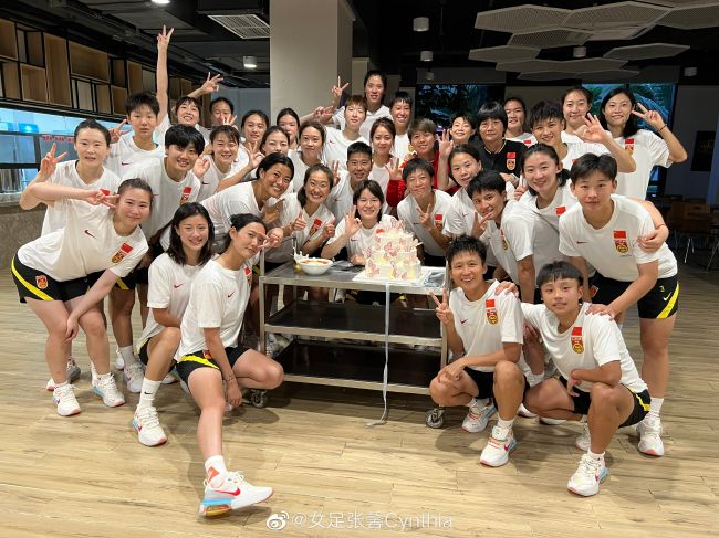 这会子嗅到那香味，怕是剁的肉沫子呢。